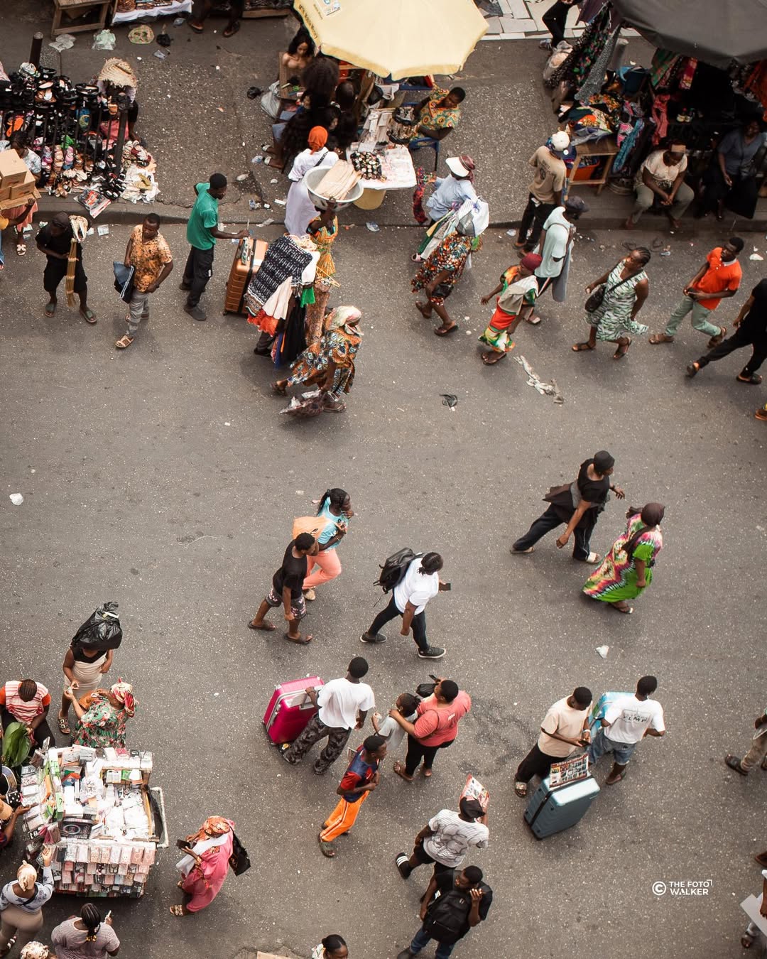 Crowds on the move in Accra